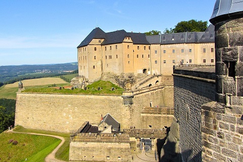 dresden to prague taxi transfer