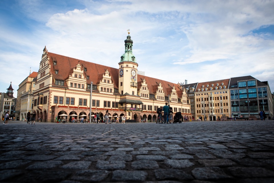 prague to hamburg taxi transfer