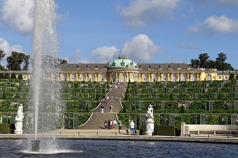 berlin to prague taxi transfer