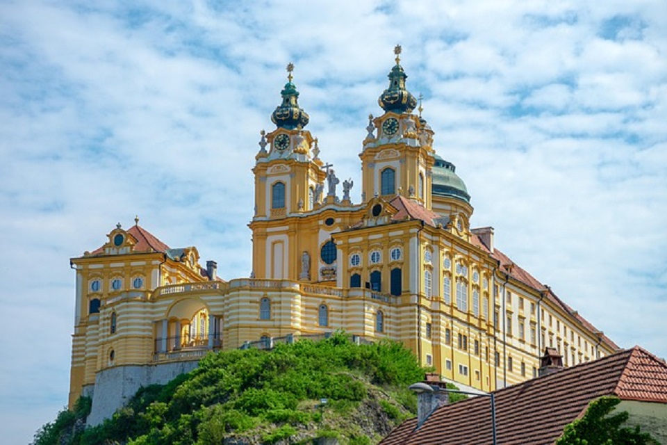 from prague to vienna taxi transfer