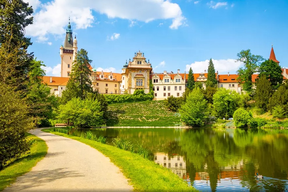from prague to vienna taxi transfer