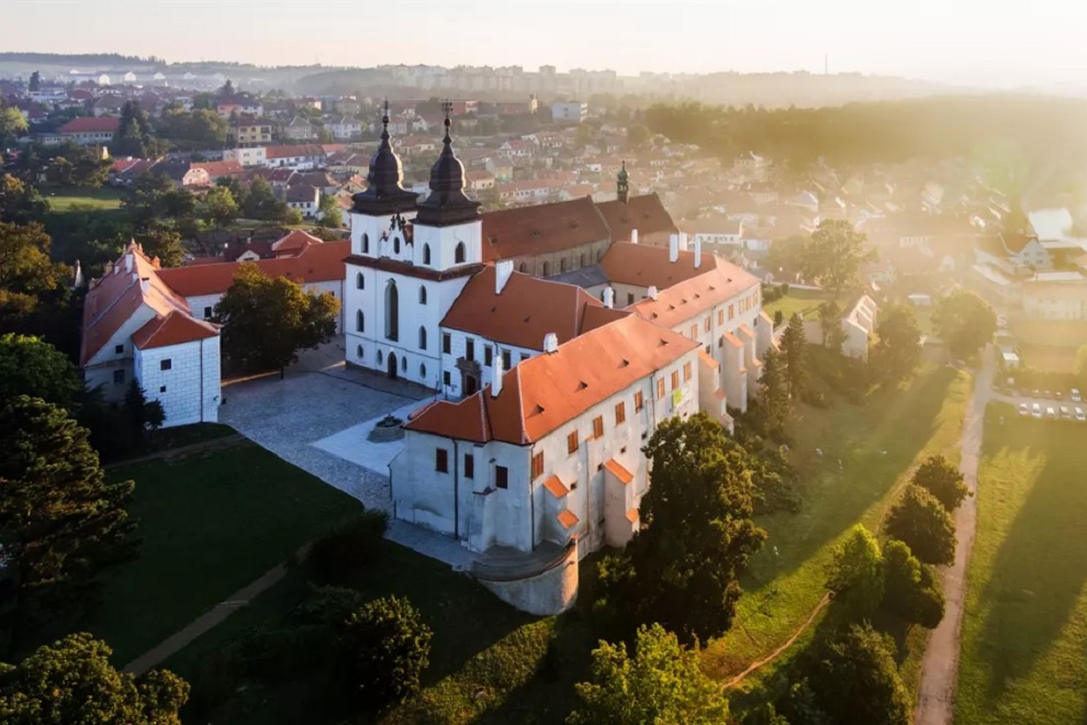 from prague to vienna taxi transfer