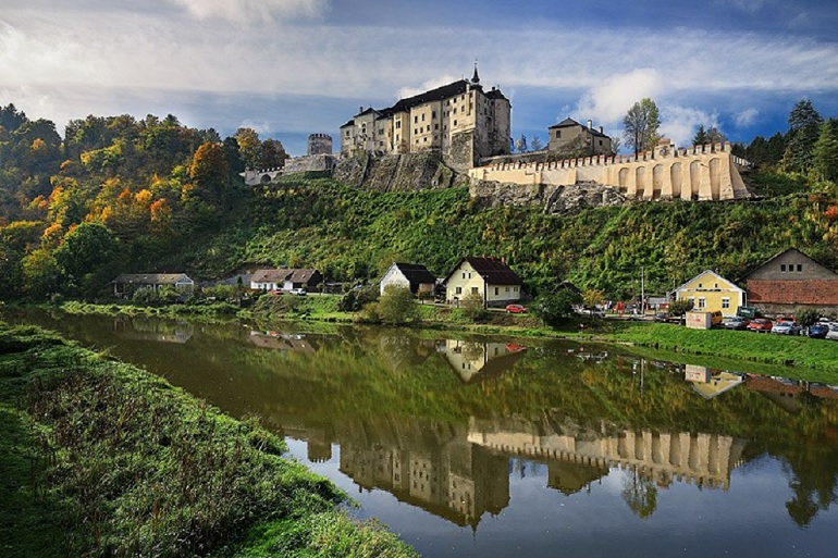 prague to bratislava taxi transfers
