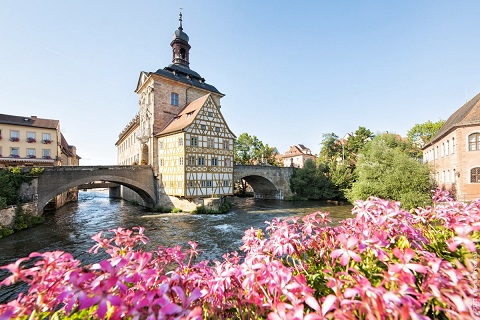 wiesbaden to prague taxi transfer