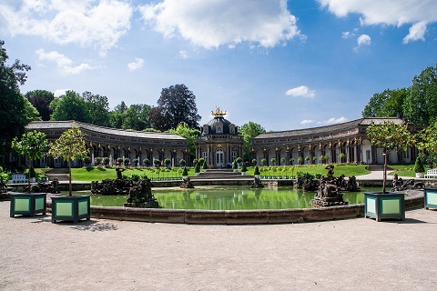 wiesbaden to prague taxi transfer