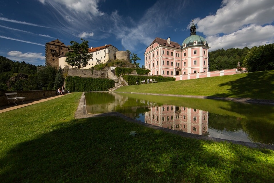 wiesbaden to prague taxi transfer