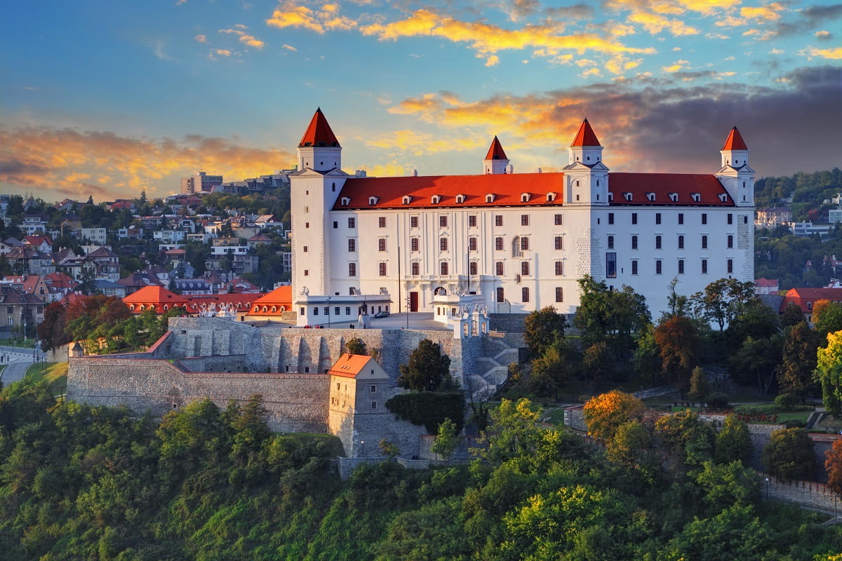 prague to bratislava taxi transfers