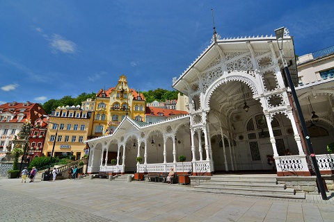 wiesbaden to prague taxi transfer