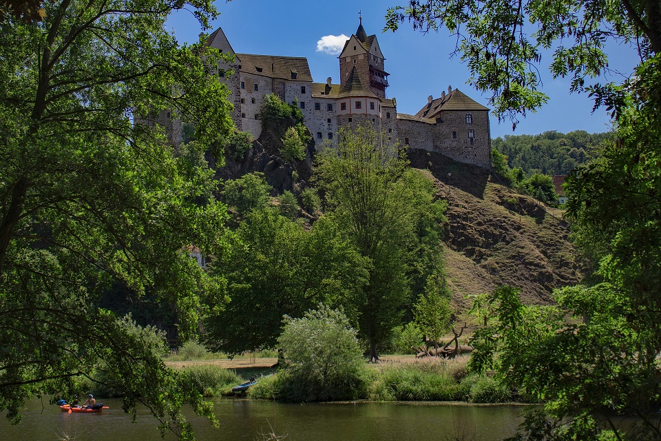 wiesbaden to prague taxi transfer