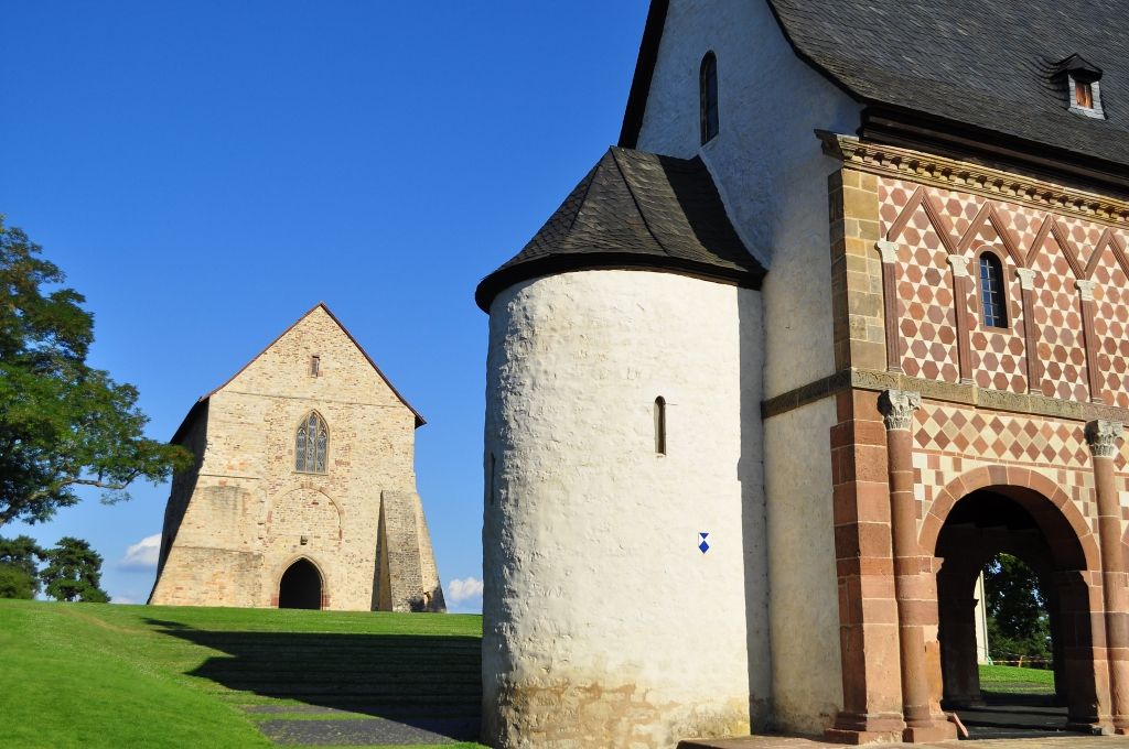 wiesbaden to prague taxi transfer
