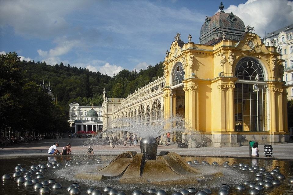 wiesbaden to prague taxi transfer