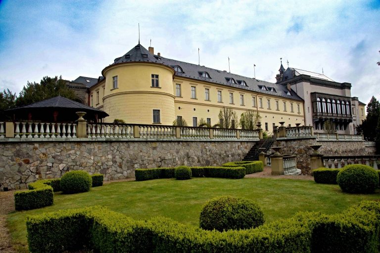 passau to prague taxi transfer